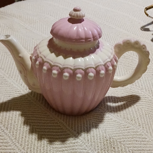 Elegant Pink and White Ceramic Teapot - Picture 8 of 13